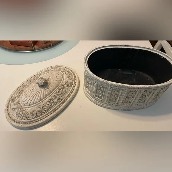 Beautiful Storage Container - Picture 5 of 15